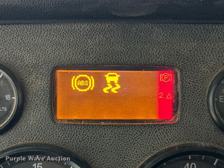 image for item EJ8927 2013 Peterbilt  367 semi truck