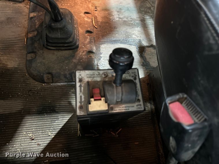 image for item EJ8927 2013 Peterbilt  367 semi truck