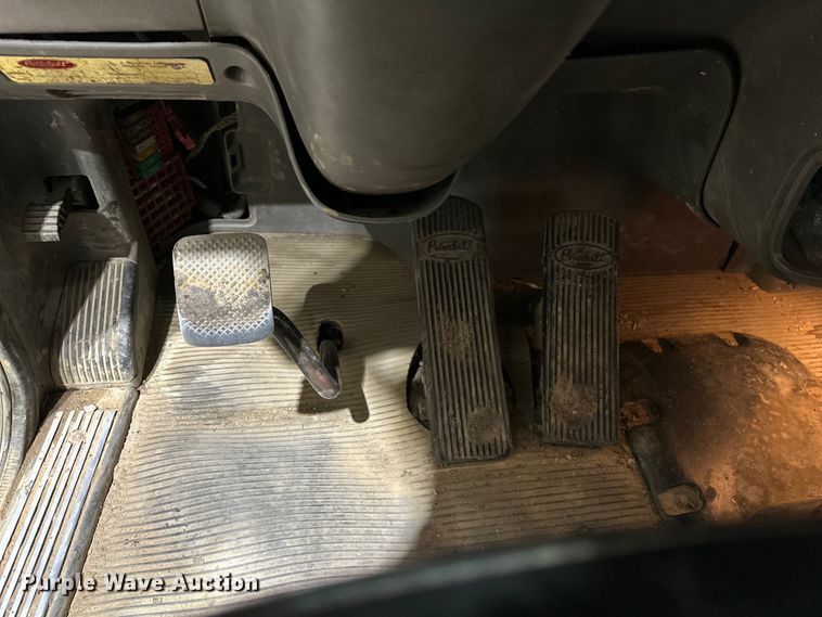 image for item EJ8927 2013 Peterbilt  367 semi truck