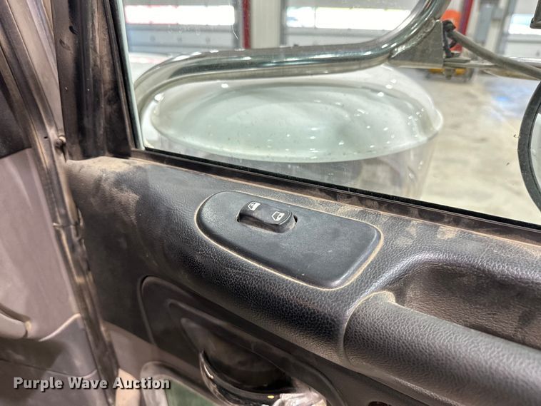 image for item EJ8927 2013 Peterbilt  367 semi truck