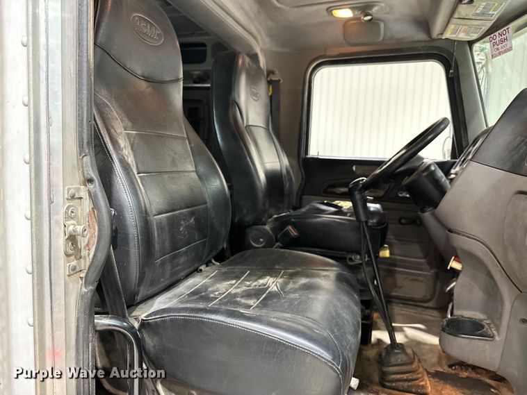 image for item EJ8927 2013 Peterbilt  367 semi truck