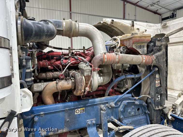 image for item EJ8927 2013 Peterbilt  367 semi truck