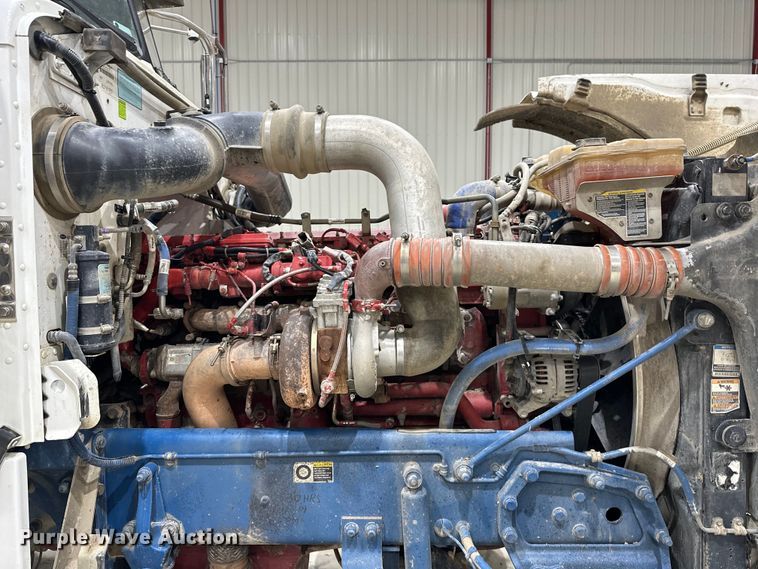 image for item EJ8927 2013 Peterbilt  367 semi truck