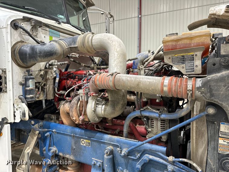 image for item EJ8927 2013 Peterbilt  367 semi truck