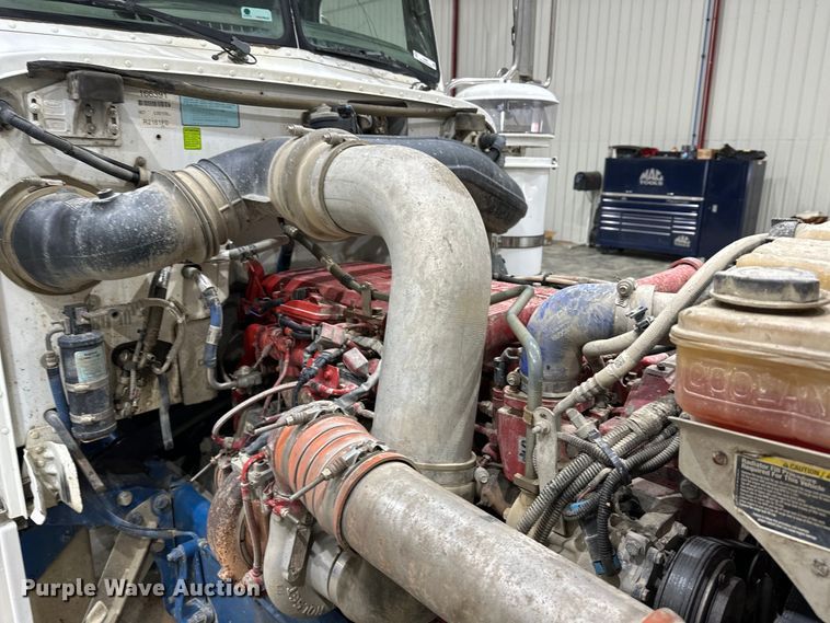 image for item EJ8927 2013 Peterbilt  367 semi truck