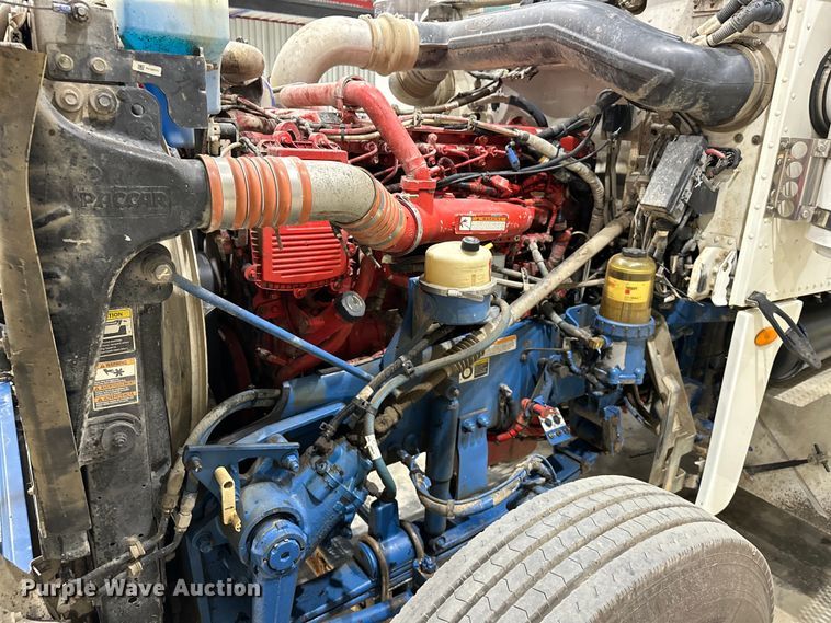 image for item EJ8927 2013 Peterbilt  367 semi truck