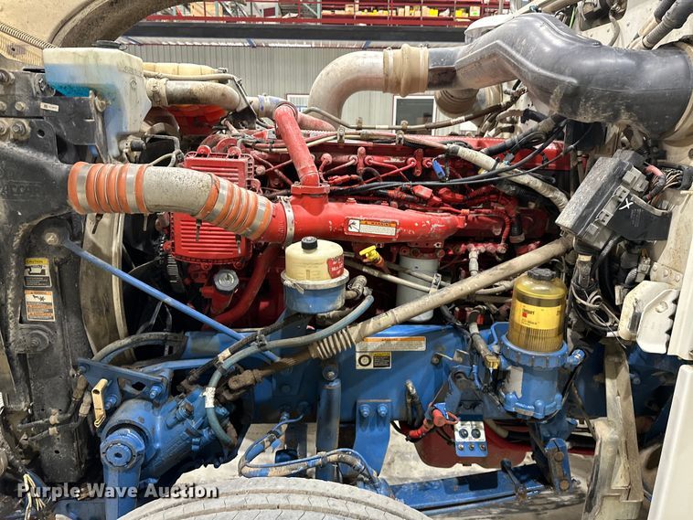 image for item EJ8927 2013 Peterbilt  367 semi truck