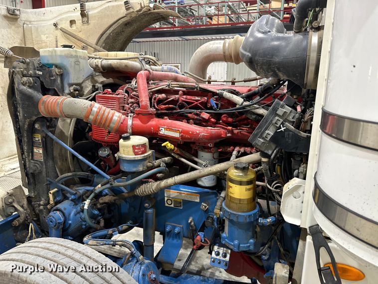 image for item EJ8927 2013 Peterbilt  367 semi truck