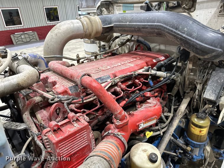 image for item EJ8927 2013 Peterbilt  367 semi truck