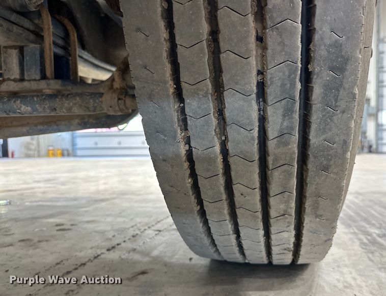 image for item EJ8927 2013 Peterbilt  367 semi truck