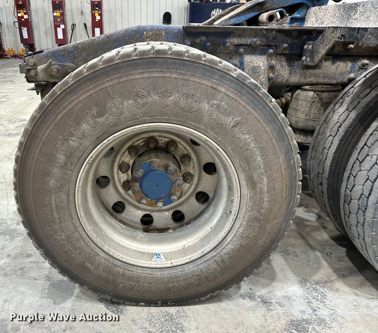 image for item EJ8927 2013 Peterbilt  367 semi truck