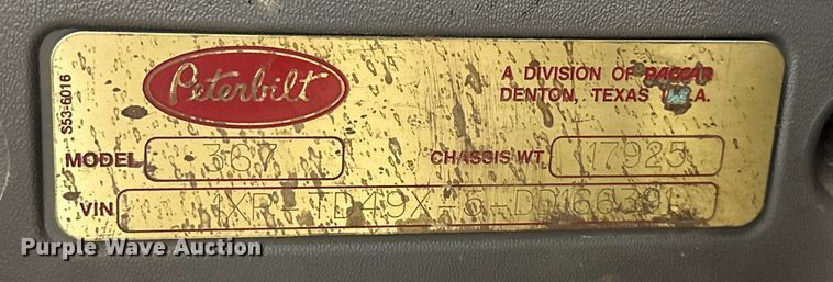 image for item EJ8927 2013 Peterbilt  367 semi truck