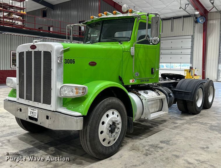 image for item EJ8929 2015 Peterbilt  389 semi truck