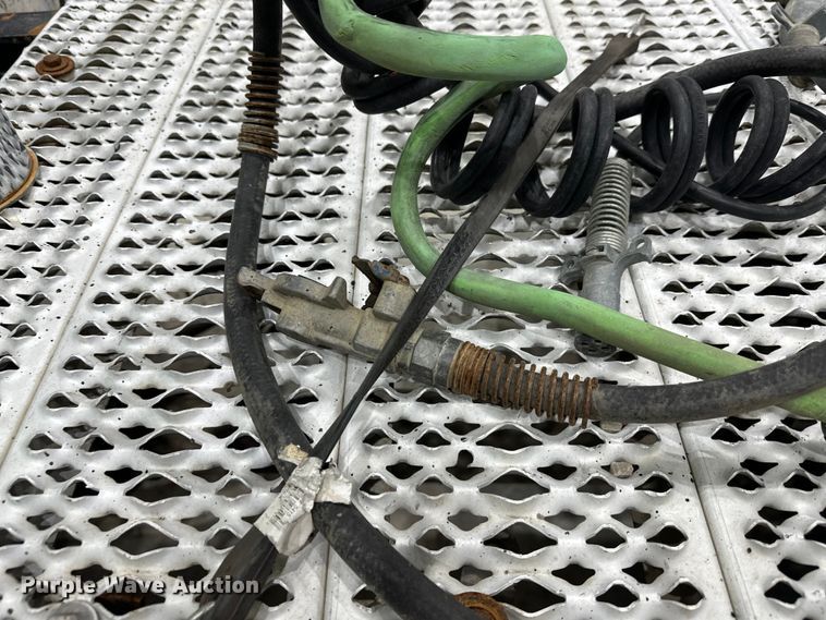 image for item EJ8929 2015 Peterbilt  389 semi truck