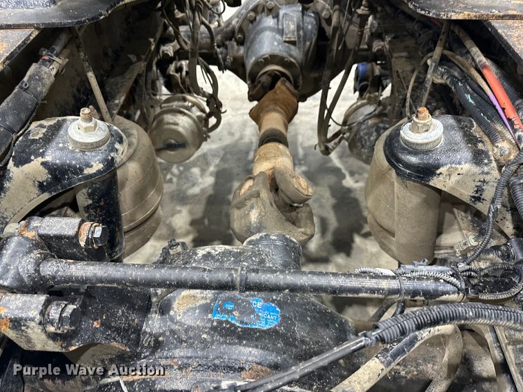 image for item EJ8929 2015 Peterbilt  389 semi truck