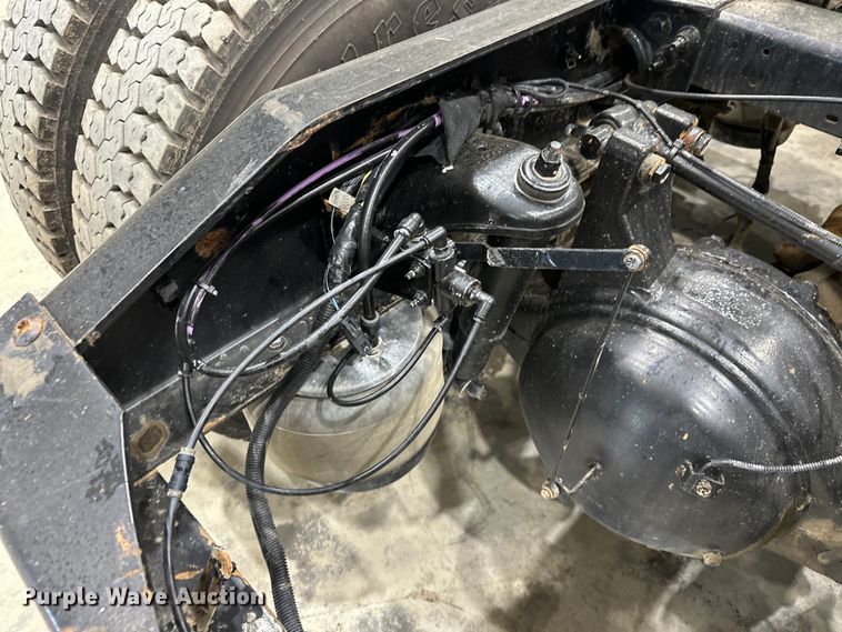 image for item EJ8929 2015 Peterbilt  389 semi truck