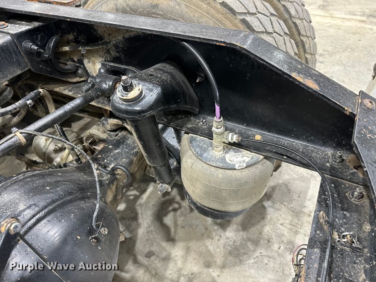 image for item EJ8929 2015 Peterbilt  389 semi truck