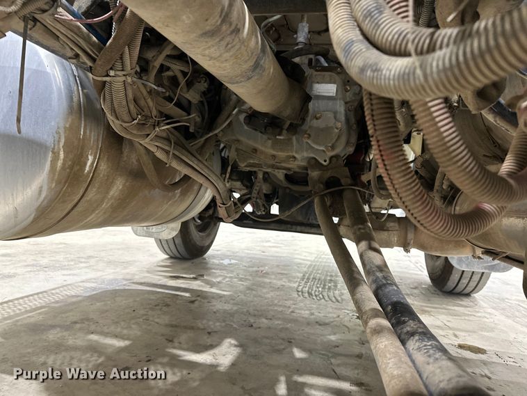 image for item EJ8929 2015 Peterbilt  389 semi truck