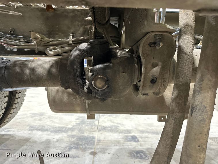 image for item EJ8929 2015 Peterbilt  389 semi truck