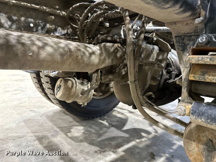 image for item EJ8929 2015 Peterbilt  389 semi truck