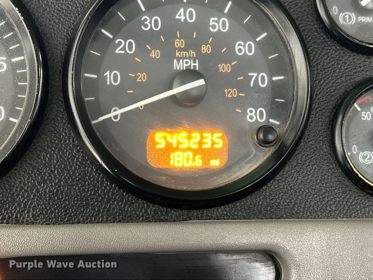 image for item EJ8929 2015 Peterbilt  389 semi truck