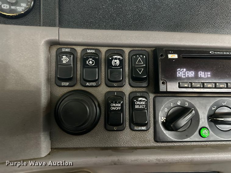 image for item EJ8929 2015 Peterbilt  389 semi truck