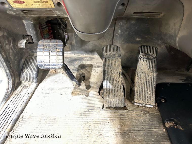 image for item EJ8929 2015 Peterbilt  389 semi truck