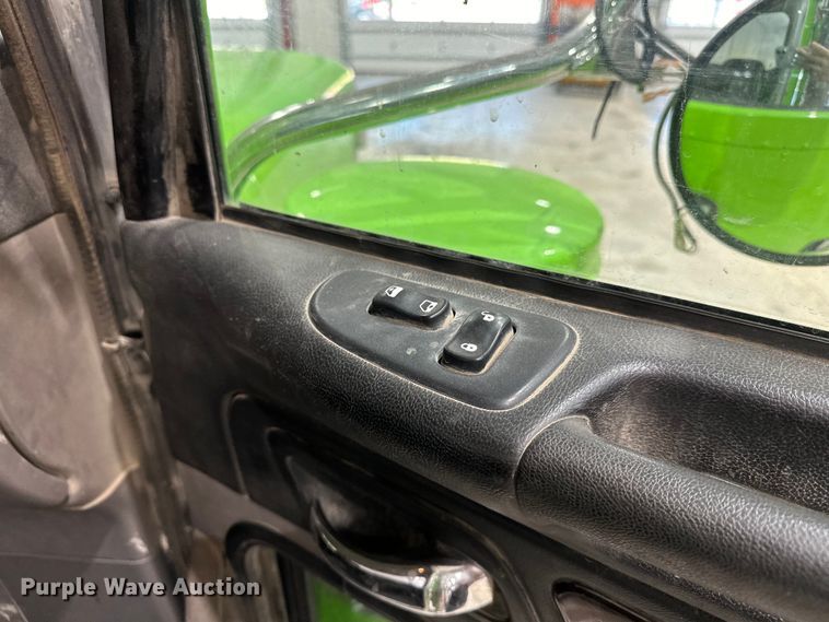 image for item EJ8929 2015 Peterbilt  389 semi truck