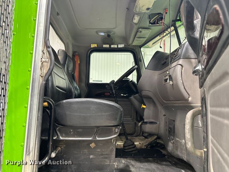 image for item EJ8929 2015 Peterbilt  389 semi truck