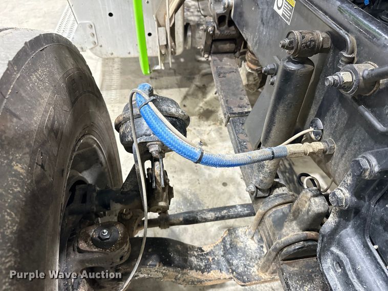 image for item EJ8929 2015 Peterbilt  389 semi truck