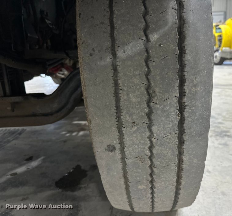 image for item EJ8929 2015 Peterbilt  389 semi truck