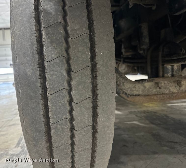 image for item EJ8929 2015 Peterbilt  389 semi truck