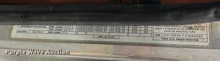 image for item EJ8929 2015 Peterbilt  389 semi truck