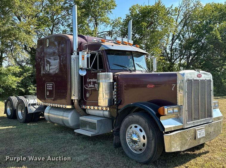 image for item EJ8981 2005 Peterbilt  379 semi truck