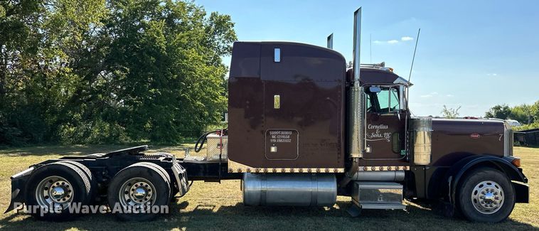 image for item EJ8981 2005 Peterbilt  379 semi truck