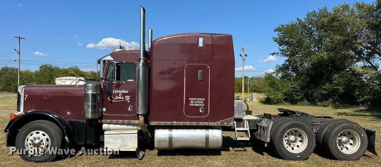 image for item EJ8981 2005 Peterbilt  379 semi truck