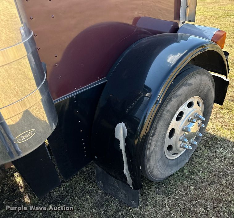 image for item EJ8981 2005 Peterbilt  379 semi truck
