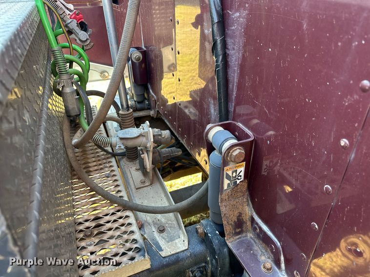 image for item EJ8981 2005 Peterbilt  379 semi truck