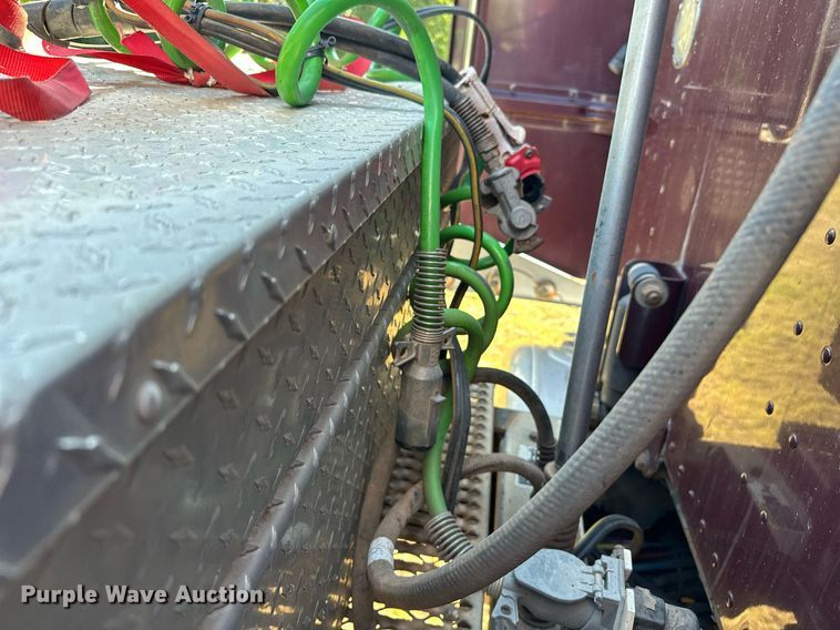 image for item EJ8981 2005 Peterbilt  379 semi truck