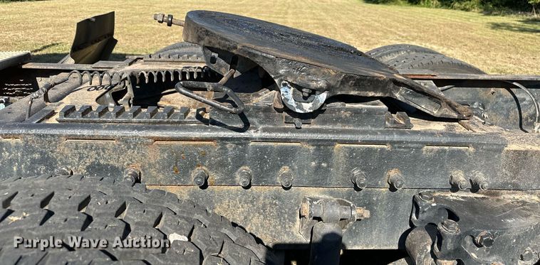 image for item EJ8981 2005 Peterbilt  379 semi truck