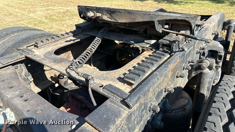 image for item EJ8981 2005 Peterbilt  379 semi truck