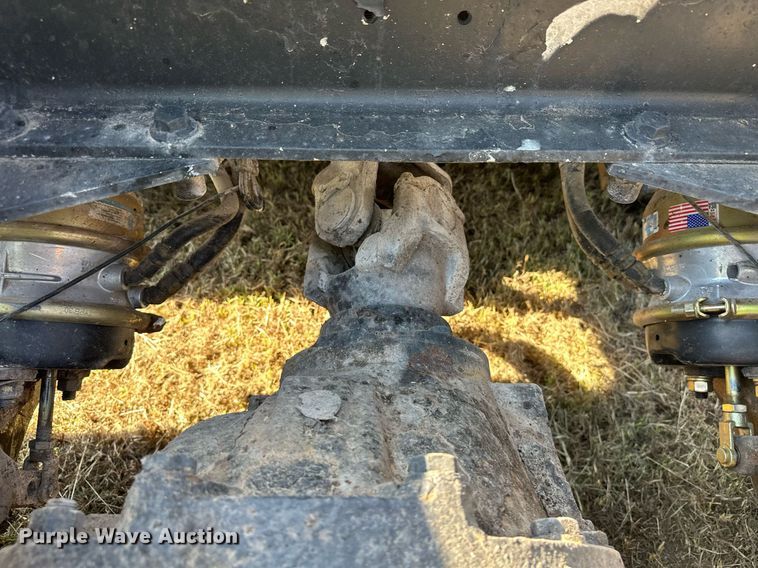 image for item EJ8981 2005 Peterbilt  379 semi truck