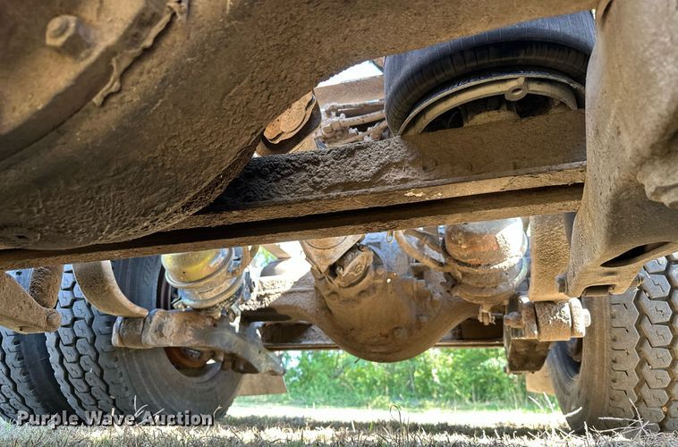 image for item EJ8981 2005 Peterbilt  379 semi truck