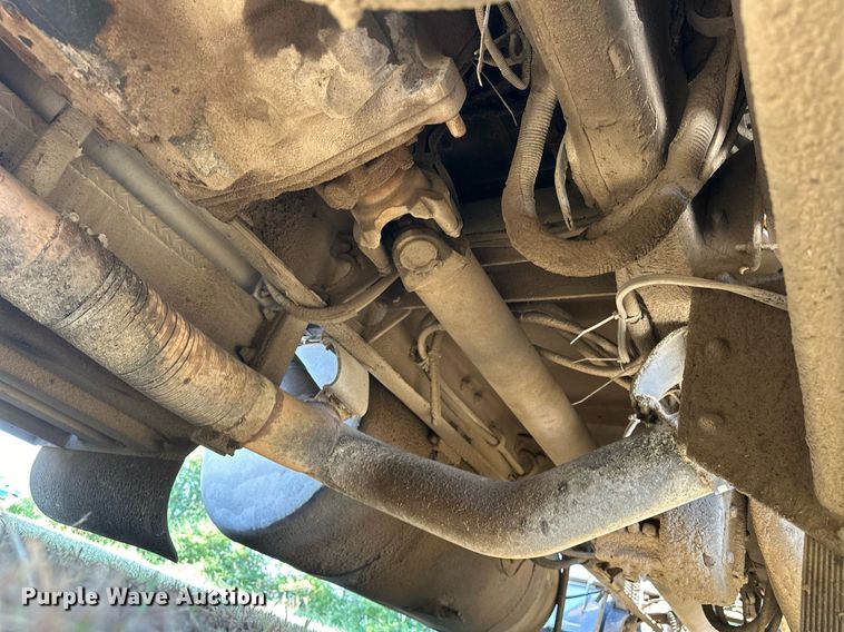 image for item EJ8981 2005 Peterbilt  379 semi truck