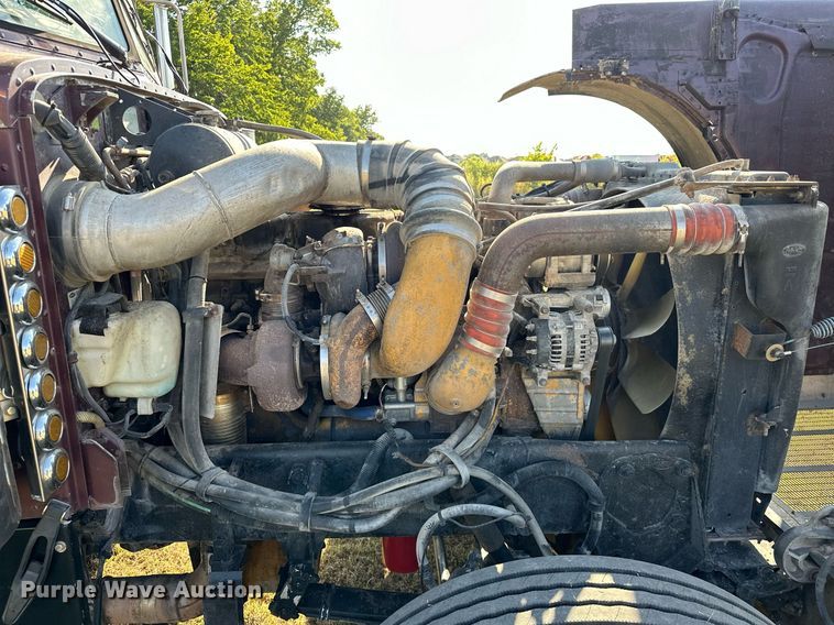 image for item EJ8981 2005 Peterbilt  379 semi truck