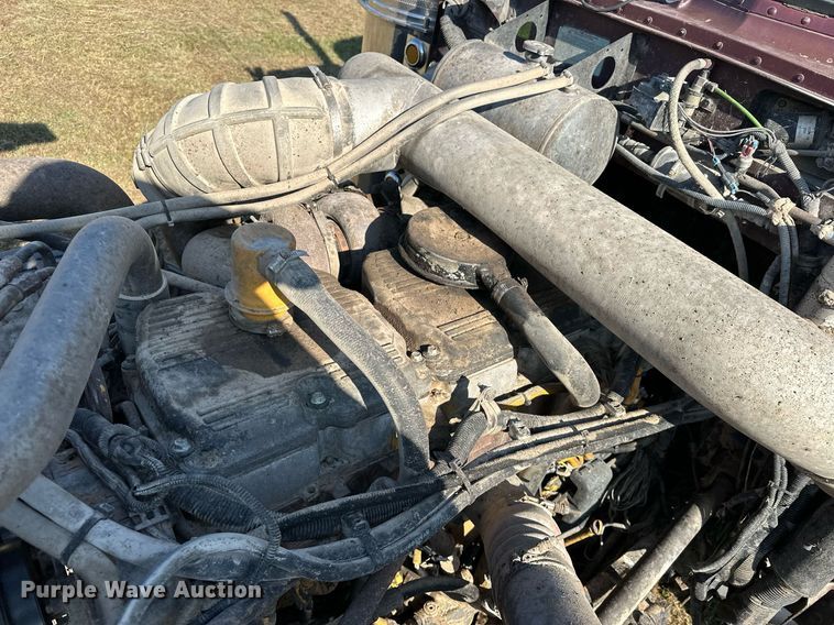 image for item EJ8981 2005 Peterbilt  379 semi truck