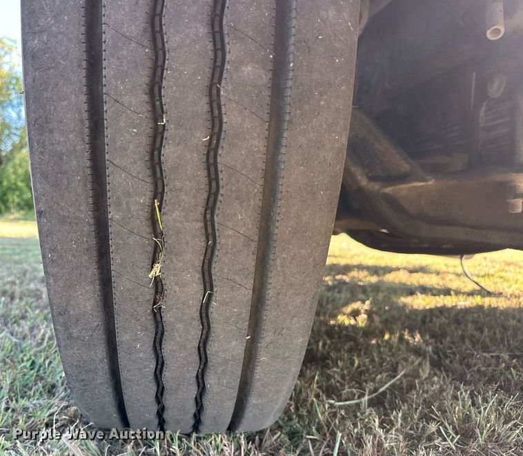 image for item EJ8981 2005 Peterbilt  379 semi truck