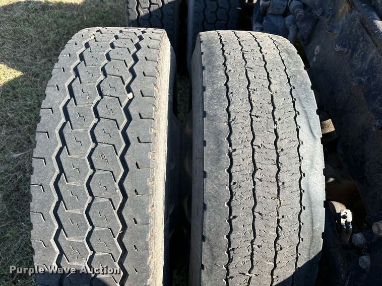 image for item EJ8981 2005 Peterbilt  379 semi truck