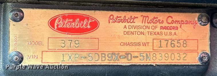 image for item EJ8981 2005 Peterbilt  379 semi truck