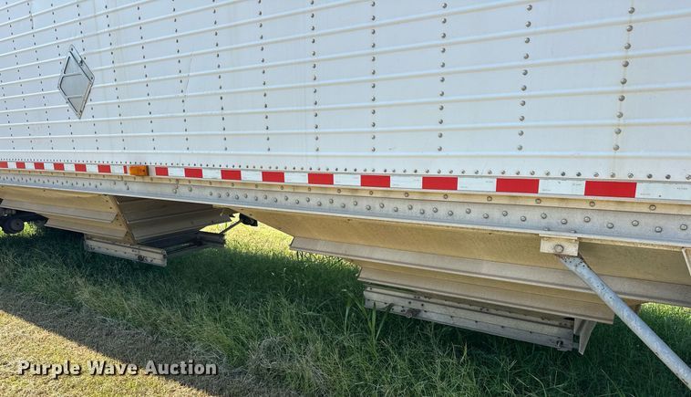 image for item EJ8982 1998 Wilson DWH-400 grain trailer